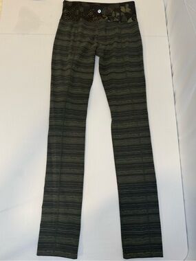Lululemon Gray Striped Flare Yoga Pants Butterfly Waist Size 6